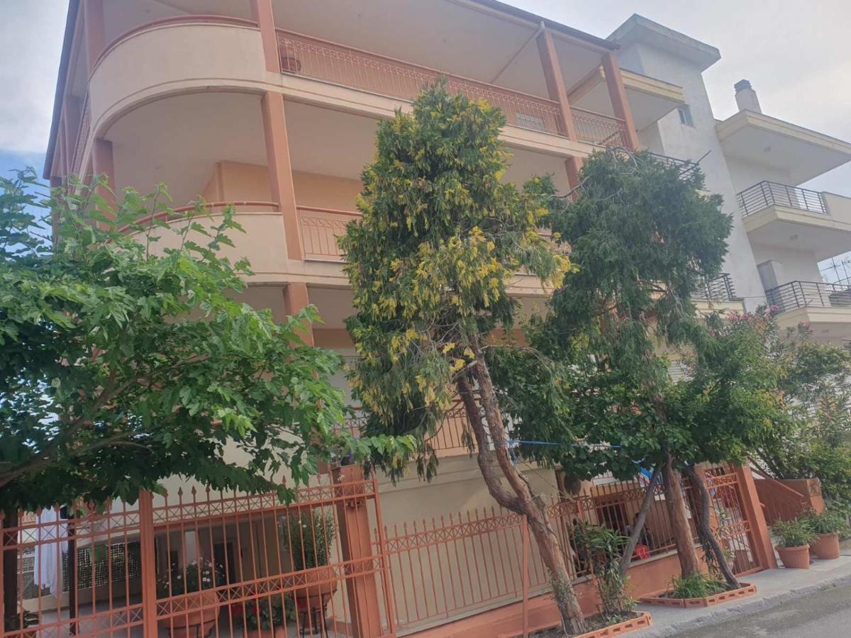Elle Apartment By Alp Hospitality Services Nea Kallikrateia Luaran gambar